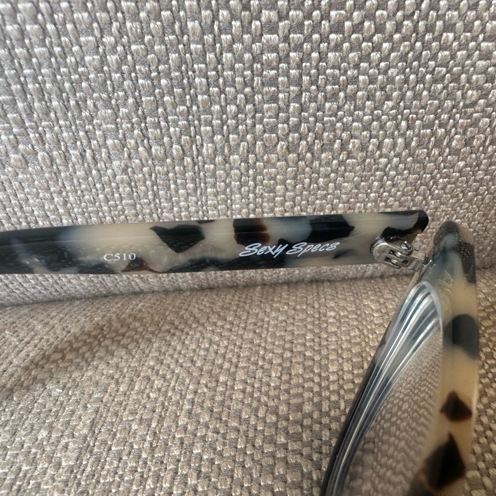 SEE Tortoise Shell Glasses - Picture 3 of 5
